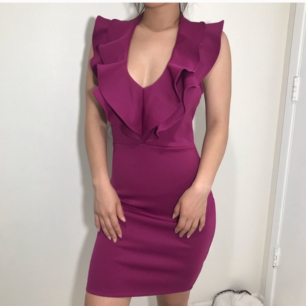 💜💜 NWT LuLu’s purple bodycon ruffle open back
